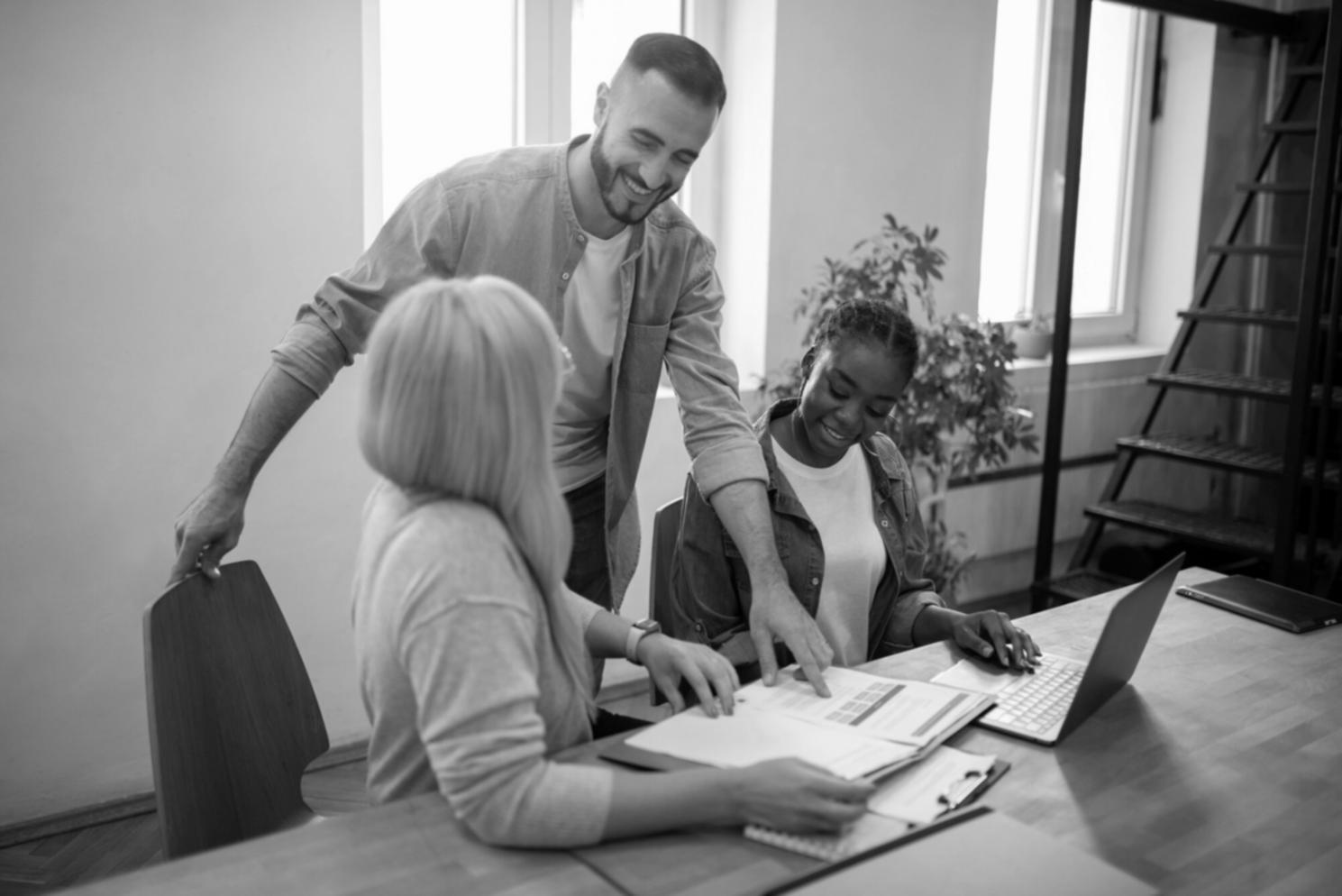 Interface de formation sur les ratios financiers affichée sur un écran moderne